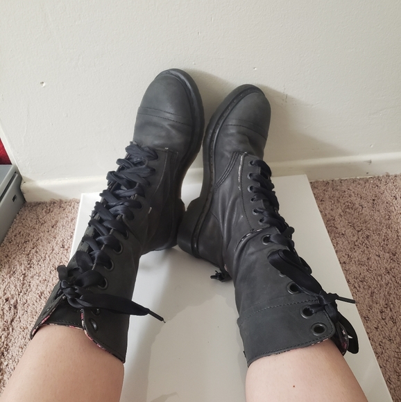 Dr. Martens Shoes - Dr. Martens Greenish Black Lace Up Boots Size 9